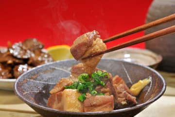 料理人・笠原将弘”トロトロ絶品”『豚の角煮』の作り方を公開！”脂っこさを感じない”目から鱗の『プロの調理法』が主婦の間で話題に「なるほどな…と思えるレシピ」「甘過ぎず辛過ぎず、本当に美味しい」