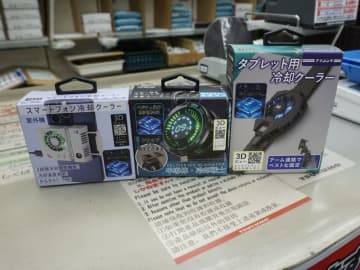 室外機デザイン採用など、エアリアのペルチェ素子搭載スマホ/タブレットクーラーが3種類