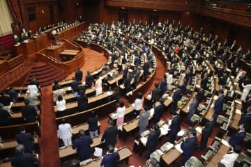 国の身辺調査、運用開始　渡航歴や家族、疾患も把握