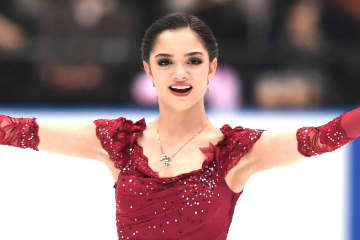 平昌五輪から７年…25歳メドベージェワが大胆ヘアアレンジ。“激変”した姿に驚きの声「超似合っている」「大好き」