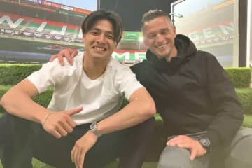 「ポジションはどこがいいの？」「俺も分かんないよ」21歳日本人MFが指揮官とかわした短い会話に、ポリバレントな魅力が詰まっていた【現地発】