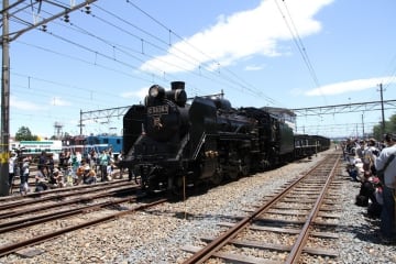11年ぶりでSLと貨車連結の特別編成が模擬走行　秩父鉄道が17日に広瀬川原車両基地で「わくわく鉄道フェスタ2025」（埼玉県熊谷市）