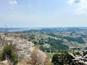 約1時間で登れる静岡の名低山「栗ヶ岳」 山頂テラスから「世界農業遺産」風景が絶景！　“逃げない”カモシカにも会えた