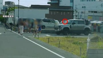 埼玉・三郷市小学生ひき逃げ事件で逃走車を発見　現場から約2kmの住宅街　近隣住民「一度入れてるの見たことある」警察が男2人の行方追う