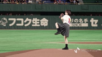 【動画】なえなの、始球式でノーバン投球ならず　練習しすぎで筋肉痛のなか登板「悔しい」