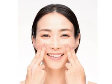 【たるみリフト】50代に驚異の変化が！たれ下がったほおが10秒で引き上がって若返るメソッドとは？