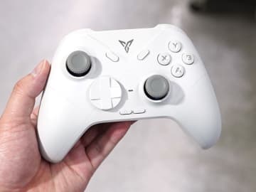 Nintendo Switch/PC対応でスティック交換も可能なゲームパッド「Flydigi Direwolf 3」