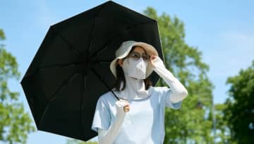 夏の暑さ対策に！ ユニクロ初の遮熱機能付き日傘