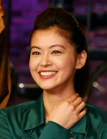 黒谷友香のガーデン、夏に向けた花々の植え替え中に虹が出現。「綺麗に咲くと良いなぁ」