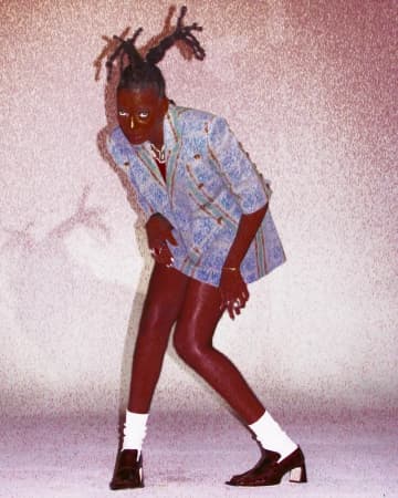 リトル・シムズ、「Young」MVでデイヴ・マイヤーズ監督と再タッグ