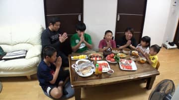 子ども6人のお宮の松一家 長男の大学受験を応援すべく“格安グルメ”をふるまう 驚きの買い物＆料理テクニックとは