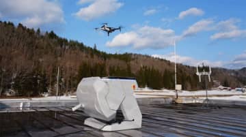 NTT Comと福島県昭和村、ドローンポート活用で遠隔監視の完全無人レベル3.5飛行