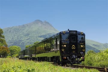 ファン必見！「かんぱち・いちろく」「ことこと列車」貸切乗車の豪華3日間ツアー！美食と絶景列車を堪能！