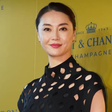 観月ありさ、芸能活動44周年を報告！美脚のワンピースSHOTに「憧れです」「ずっと大好き」の声