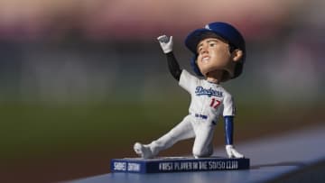 大谷翔平は自身のボブルヘッドデーに活躍なるか？　「50-50」達成記念の“盗塁“バージョンのボブルヘッド配布
