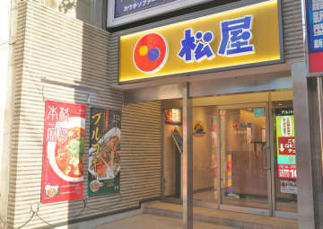 【食レポ】松屋に再登場した1,043kcalの「本格四川風麻婆豆腐」を食す! 粗挽き肉の攻撃的な食感と旨味に、食欲を誘う塩気と甘味、痛みと痺れを伴う唐辛子と山椒の辛味が炸裂してウマー! みそ汁もついておトク!