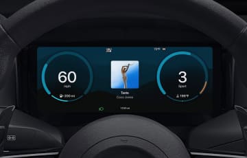 アップル、「CarPlay Ultra」提供開始。メーターや空気圧なども表示、アストンマーティンから