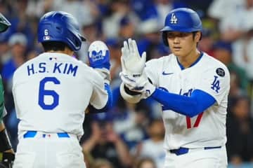 大谷翔平14号、左翼席で掴んだHRボールに衝撃「グラブを伸ばしたら入っていた」50-50も目撃した超幸運ファンがGET