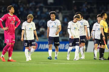 痛恨OGで逆転負けした川崎戦の舞台裏。横浜FCの指揮官は、試合後のロッカールームで何を語ったか「ボニだけじゃないよ」