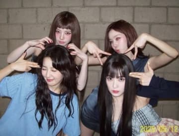 aespaのKARINA、SM美女との記念ショットを続々公開！「皆と撮りたかったのに」と悔しさも？