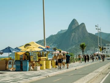 中国、ブラジルなど5カ国にビザ免除試行