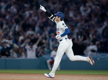 ドジャース、今季最多得点の大勝でカード勝ち越し　大谷翔平が2打席連発の14＆15号　「50－50」達成以来のマルチ本塁打