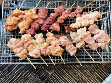 格別！炭火焼き鳥！下味3種！パサパサしない焼き鳥！しっとりぷりぷり鶏もも肉とハートとレバー！