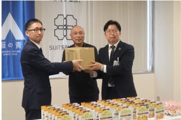 ファミリーマート、青山商事41支店と連携し「ファミマフードドライブ」で防災備蓄食品を寄付