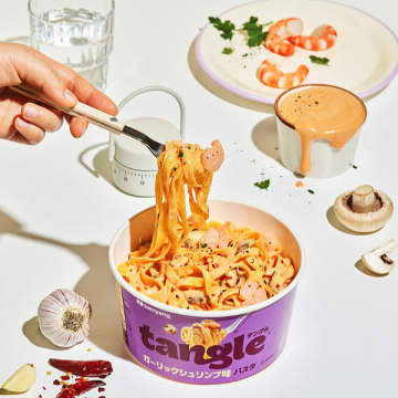韓国発のカップパスタ「テングル」 話題の“トゥーンバ”を日本風に モチモチ麺は高たんぱく質＆豊富な食物繊維
