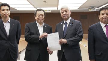 防衛省にUFOなど未確認異常現象の専門部署を　超党派「UFO議連」が中谷防衛相に提言　データ収集・分析や国民への情報公開など求める