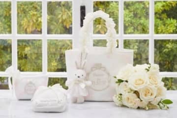 メゾン ド フルール「ウェディングドレス」着想花びら×チュールのトートバッグ、うさぎチャームも