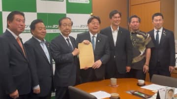 超党派議連　花粉症対策を提言　林官房長官「政府一丸で対策推進」