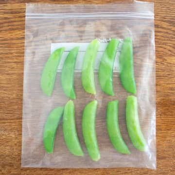 【食材ちゃんと保存できてる？】「えっ！水にドボン？」冷蔵庫の悩みが激減する裏技とは、、、