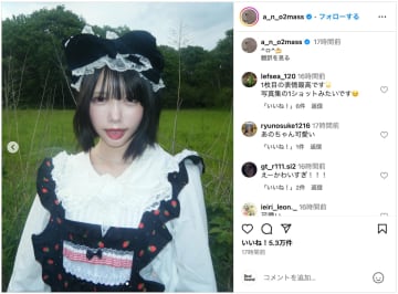 あの、いちご柄ロリータファッションで舌出しショット　ケーキを食べる姿に「爆沸き」「下妻物語みたい」