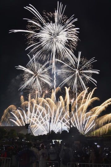 伊勢原の花火大会、悪天候予想で18日に順延　打ち上げは午後7時半頃から