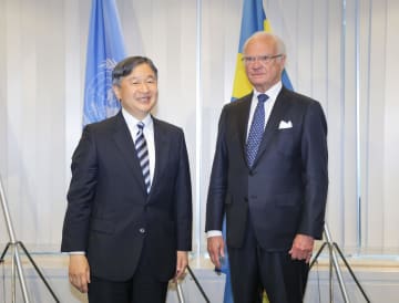 天皇陛下、水テーマセミナー聴講　国連大学でスウェーデン国王と