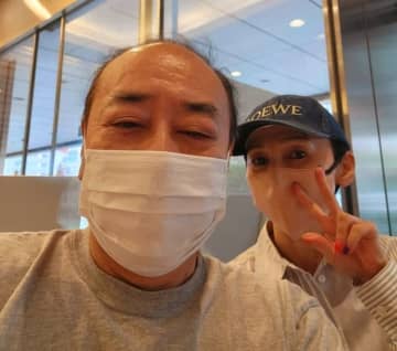 モト冬樹、妻・武東由美と並んだ店で食べたもの「検査後なのに大丈夫かなと思いながら」