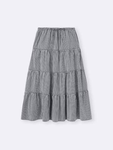 「洋服迷子」は【GU】に駆け込んで！ 40・50代が狙いたい「主役級スカート」
