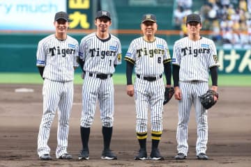 【阪神】OB藤田平氏と鳥谷敬氏が華麗な遊撃守備を披露「若さでがんばれ」と高寺にエール