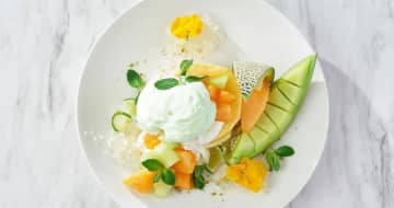 フレッシュメロンの贅沢なパンケーキ