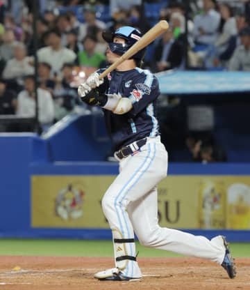 「頼れるキャプテンや！」ヤクルト山田哲人が走者一掃の2点タイムリー　表の守備で頑張った2投手のねばりに応える