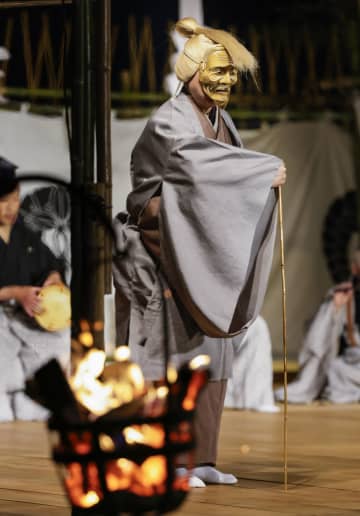 奈良で伝統の「薪御能」　古都に初夏告げる幽玄の舞