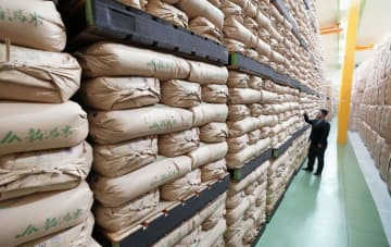 備蓄米流通の上乗せ額、最大3倍　農水省、経費と利益を分析