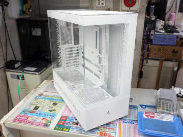 デジタルディスプレイ搭載のピラーレスPCケース「CH690 DIGITAL」がDeepCoolから