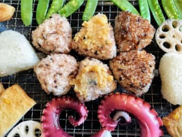 4種の炭火焼きおにぎり！まろやかでコクと甘みのある塩焼きおにぎり！表面は塩せんべい！
