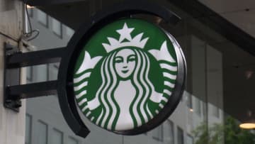 「スターバックス」北米店舗　バリスタの服装に新規定で従業員2000人以上がストライキ