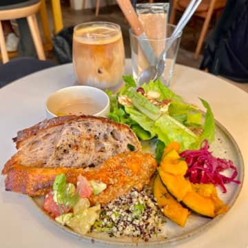 【WOODBERRY COFFEE ROASTERS】渋谷でみつけた、自家焙煎珈琲とベーカリープレートが楽しめるカフェ