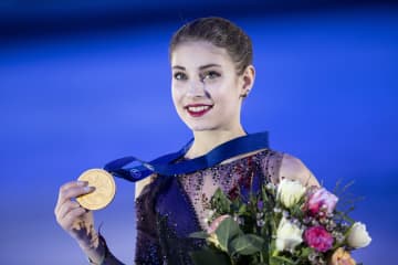 21歳で電撃妊娠発表…。来日したフィギュア元女王の“近影”が話題「めちゃくちゃ綺麗」「相変わらず美しい」
