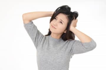 客のクレームで「笑うの禁止、私語禁止」になったブランド店…極端すぎるルールに「カスハラ案件」と同情の声も