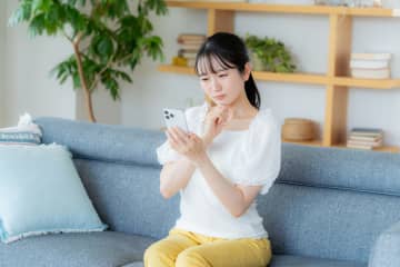 『自分から連絡しない人』の心理5選　受け身になりすぎるデメリットとは？